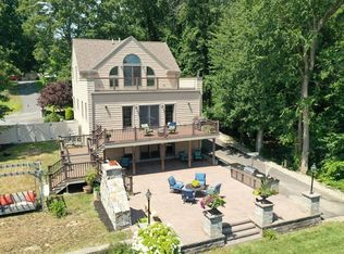36 Central Ave, Lakeville, MA 02347
