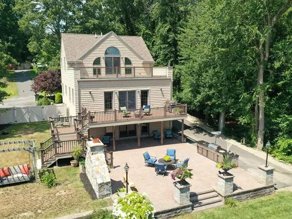 36 Central Ave, Lakeville, MA 02347