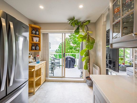4th image of 48 Richmond St #309