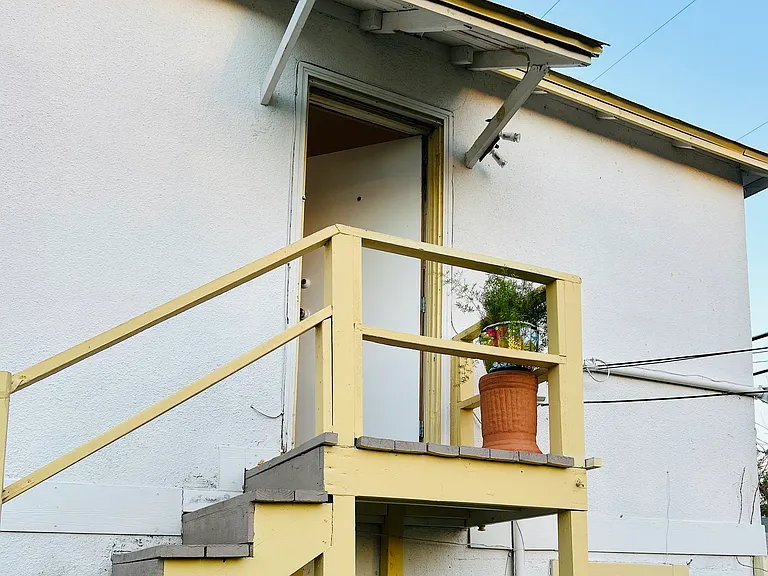 W Kings Hwy — Photo 15