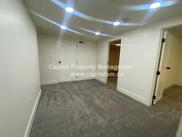 915 E Crandall Ave — Photo 16