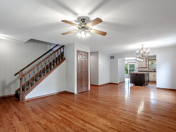 3rd image of 203 Parkwood Dr