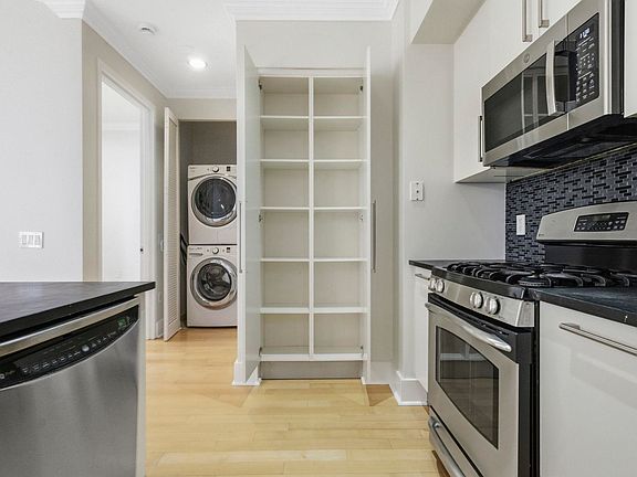 3rd image of 4 Beacon Way APT 1404