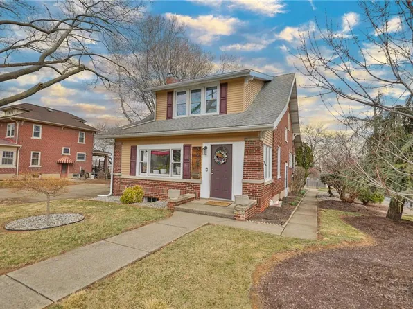 3302 N 2nd St, Whitehall, PA 18052