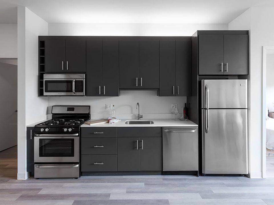 1st image of 2212 N Milwaukee Ave #316