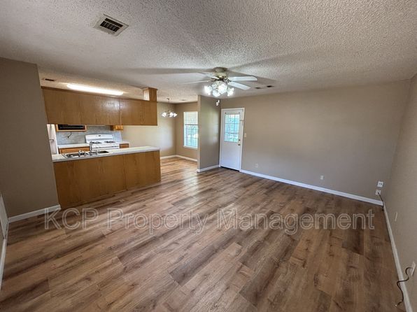 900 S 38th St, Van Buren, AR 72956