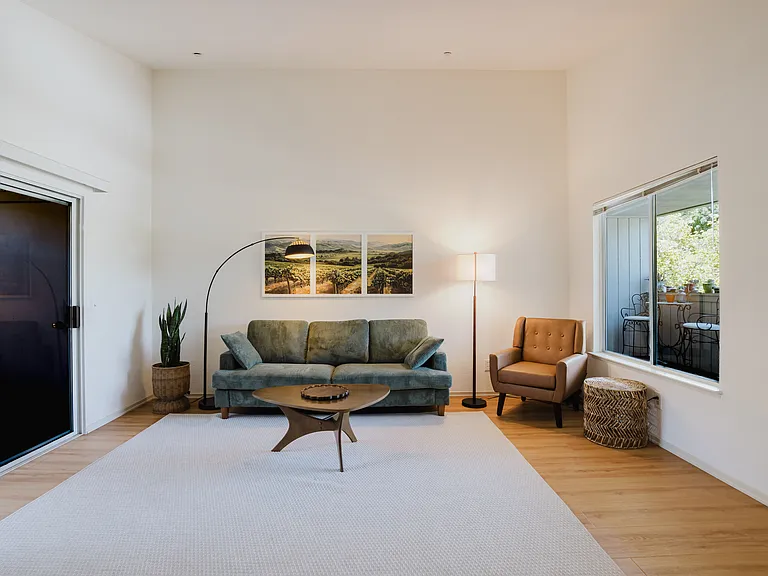 Parkwood Court Apartments — Photo 12