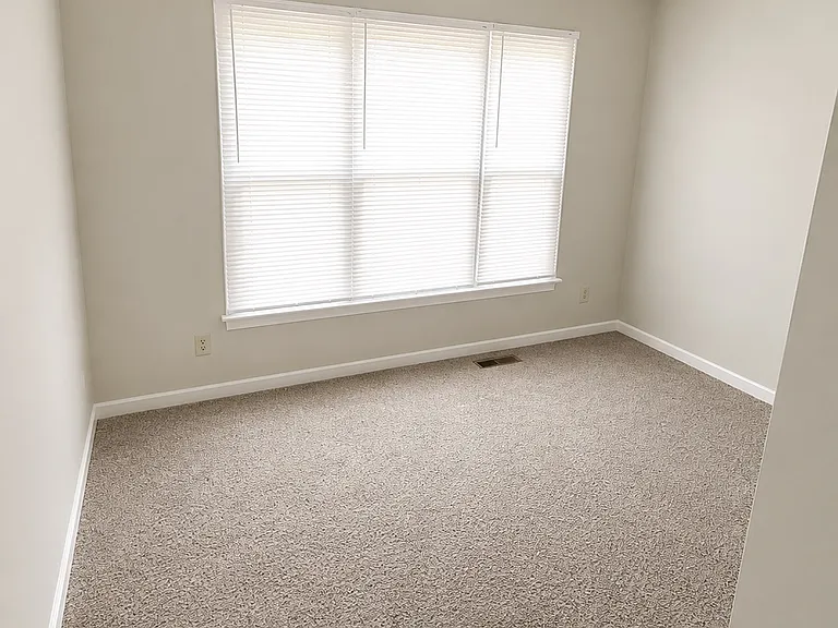 724 Salisbury Dr — Photo 9
