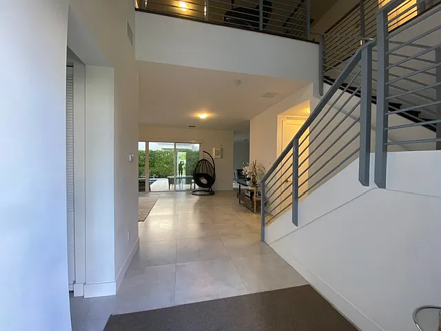 4 bed, 4714 sqft, $8,500 — Photo 4