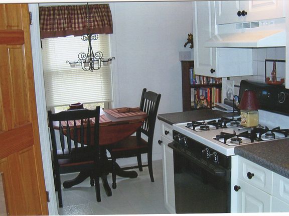 Kitchen/Dining area