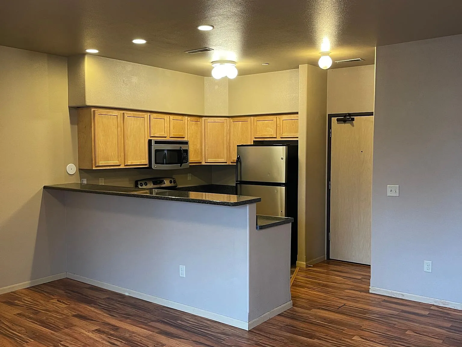 4 bed, 1534 sqft, $3,271 — Photo 2