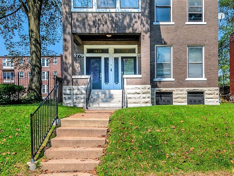 5779 Pershing Ave — Photo 3