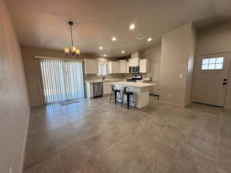 11623 E 33rd Way — Photo 6