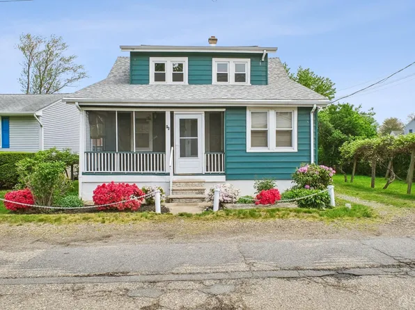 16 Gordon St, Cliffwood, NJ 07721