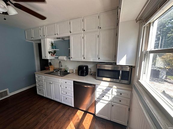 3rd image of 915 Harmony Way