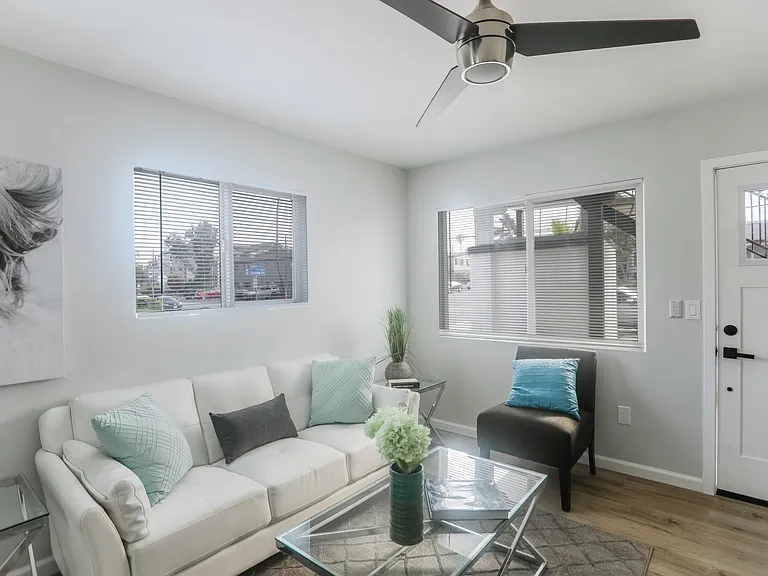 4205 Noyes St #11 — Photo 4