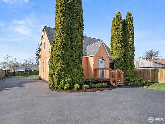 2nd image of 749 4th Avenue N