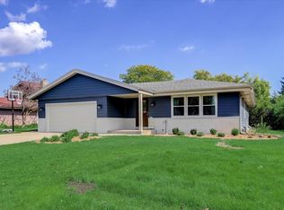 5020 Saxony Ln, Greendale, WI 53129