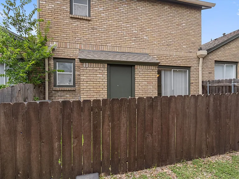 1015 E Yager Ln #79 — Photo 25
