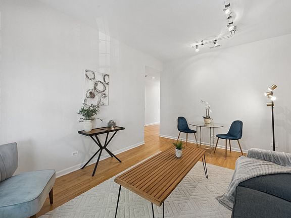 4th image of 2478 N Albany Ave #3