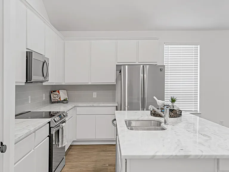 1303 S Bells Dr — Photo 6