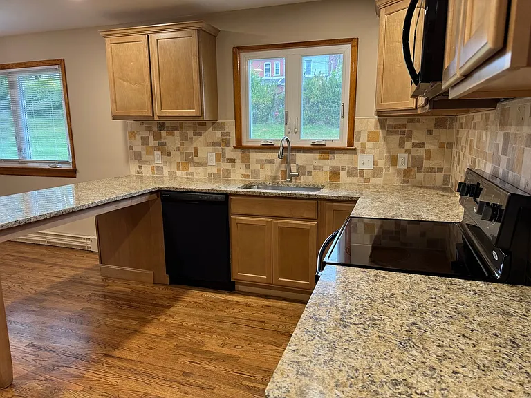 1035 Ridge Ave — Photo 11