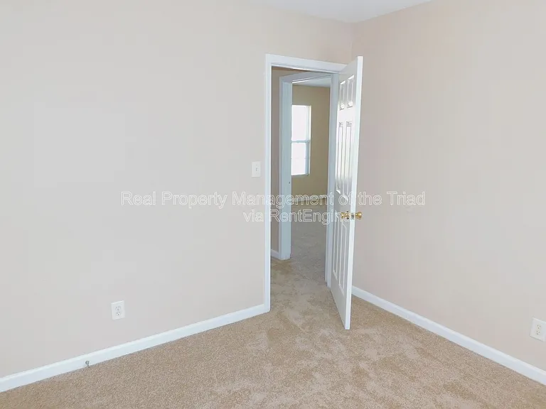 909 Beaumont Ave — Photo 12