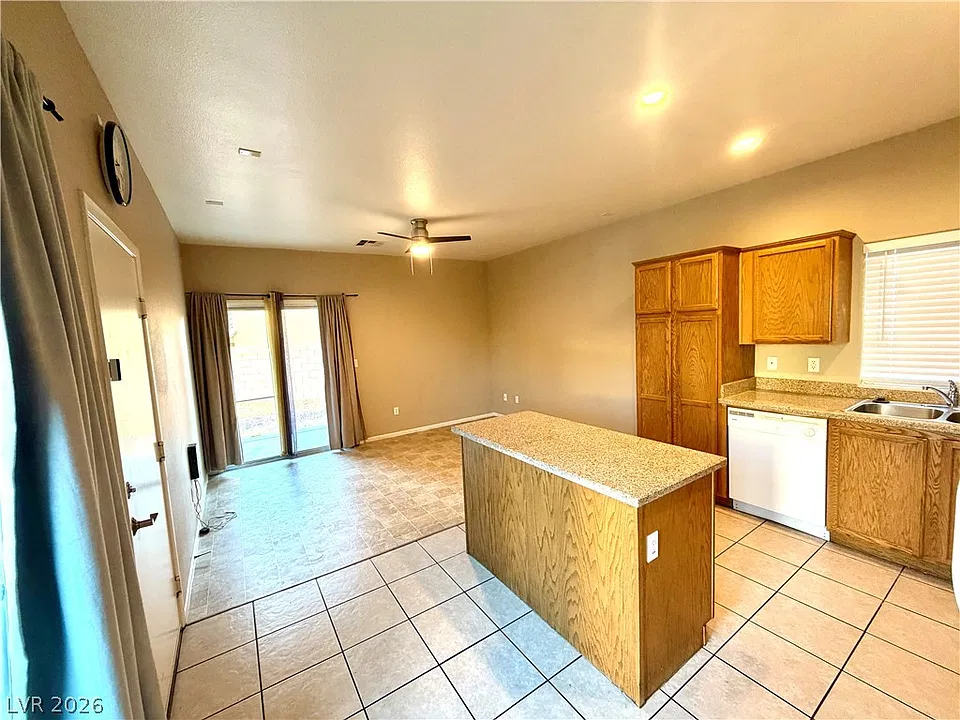 6109 Blue Luna St