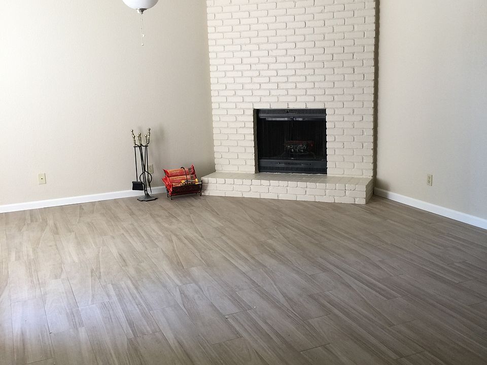 2nd image of 4044 E Bloomfield Rd