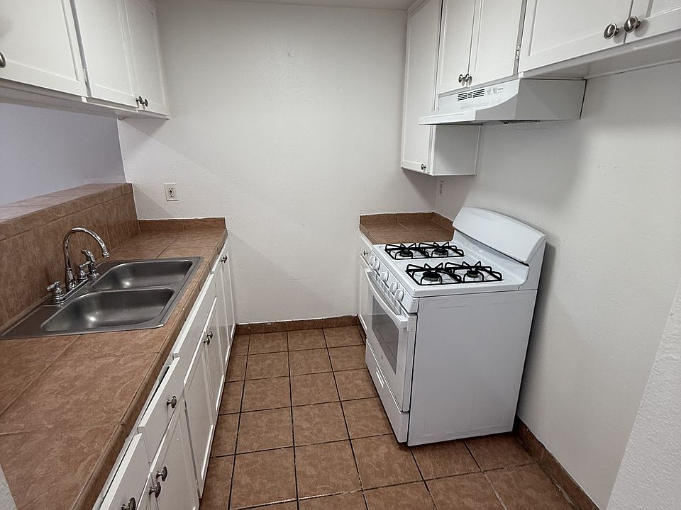 1st image of 3350 Drew St #305