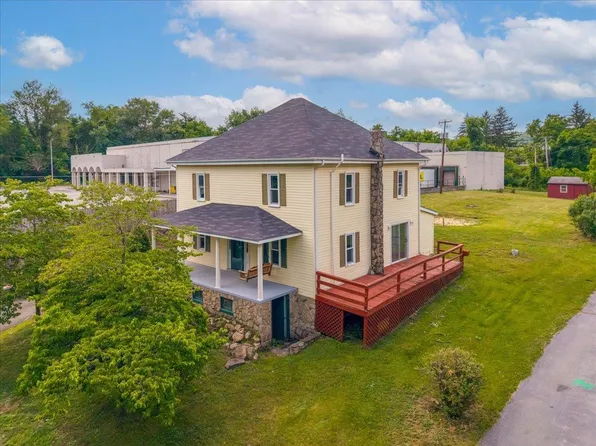 806 Church Ave, Pearisburg, VA 24134