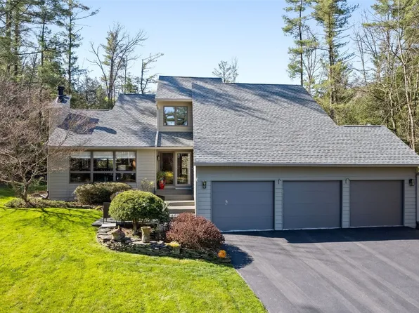 836 Overbrook Dr, Vestal, NY 13850