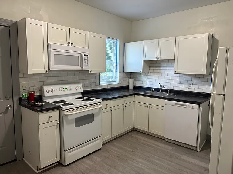 239 E Blake Ave — Photo 2