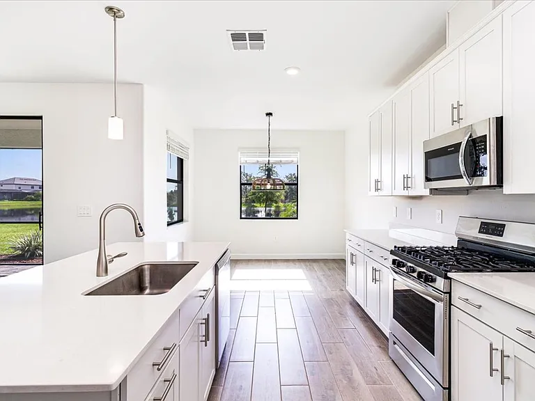 4873 Seafoam Trl — Photo 10