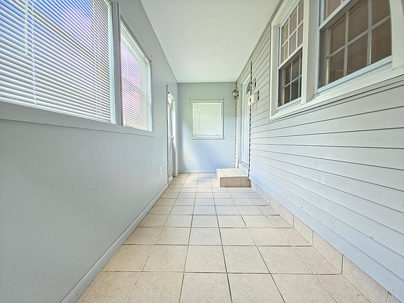 4th image of 27 Euston St