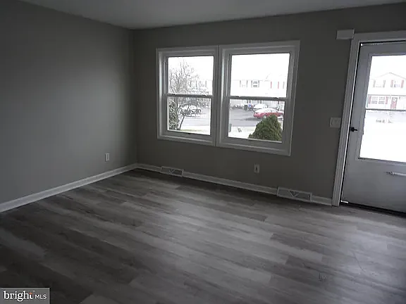 8795 Kings Rd — Photo 2