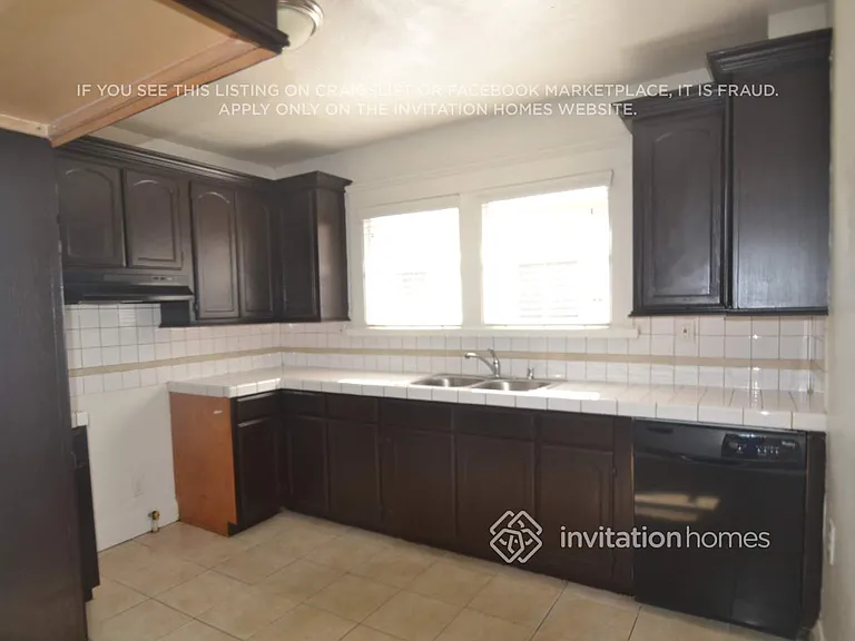 1613 W 49th St — Photo 5