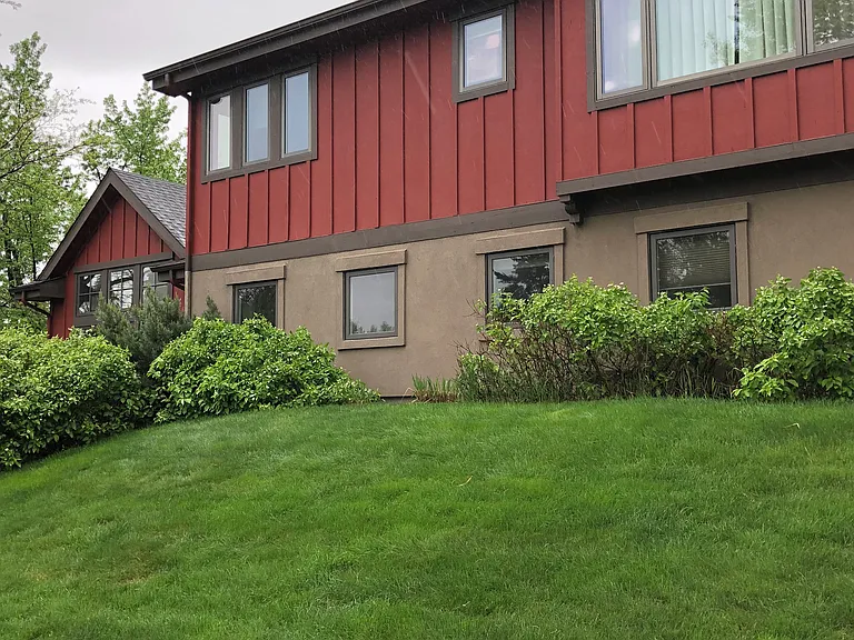 2557 Briarwood Dr — Photo 3