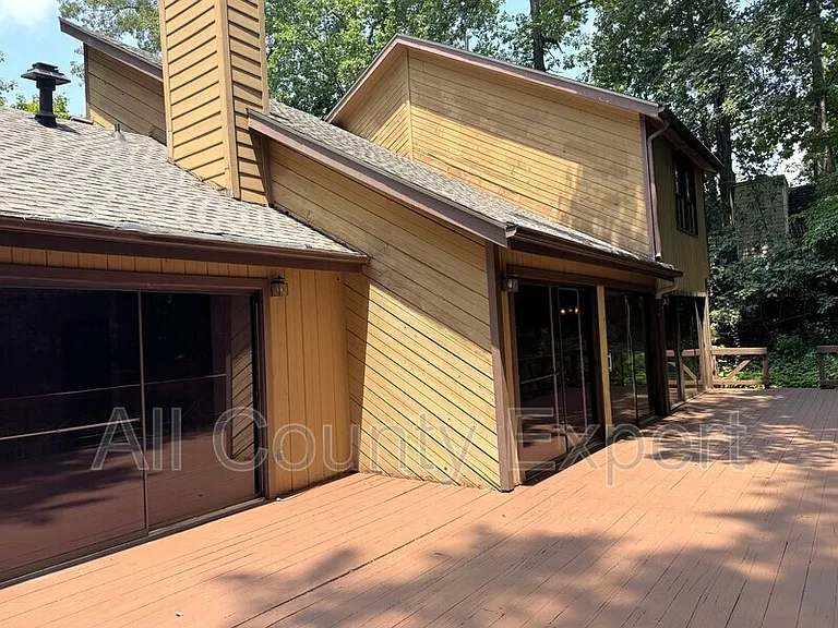 1302 Colony Dr — Photo 24