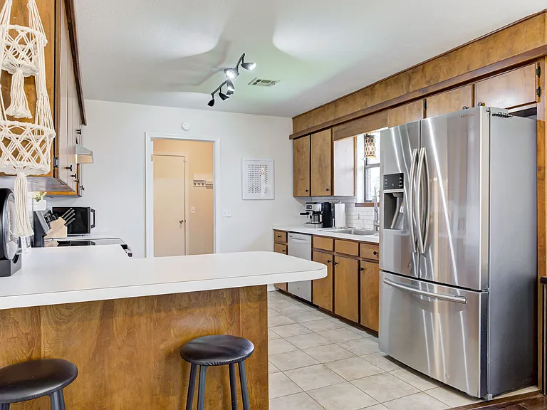 2109 S August St — Photo 15