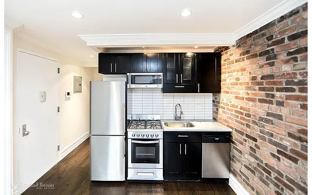 Rented by Douglas Elliman | media 15