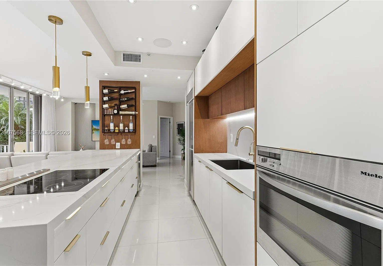 Mystic Pointe Tower 400 C — Photo 2