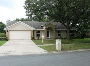 2215 Misty Ridge Ln, Valrico, FL 33594