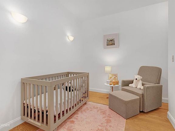 5th image of 392 8th St APT 2R