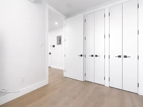 720 De Kalb Avenue image 1 of 9