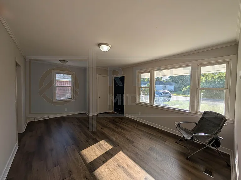 2307 Vine St — Photo 15