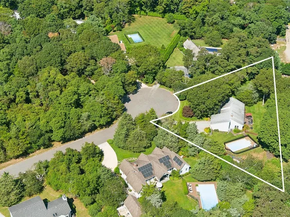 6 Wintergreen Lane, Westhampton, NY 11977