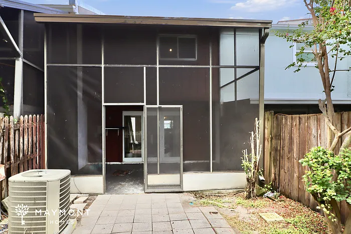 2 bed, 1.5 bath, 1048 sqft, $1,900 — Photo 3
