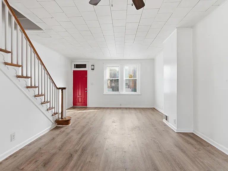 4120 N Darien St — Photo 3