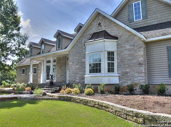 2nd image of 402 Tailwind Dr